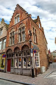 Brugge - Lungo Wollestraat prima della piazza del Markt. 